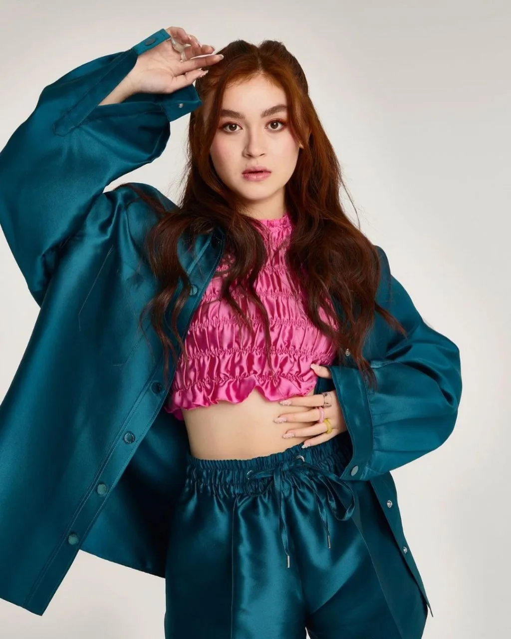 Kiểu tóc phồng của Anna Cathcart trong XO, Kitty. Kiểu tóc phồng của Anna Cathcart trong XO, Kitty.