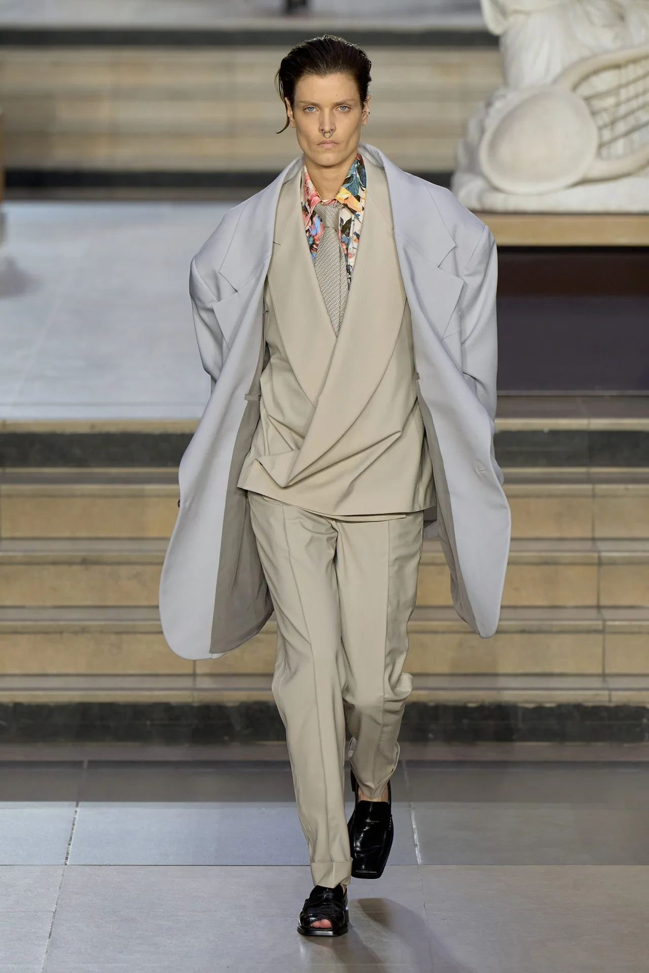 Louis Vuitton Thu Đông 2022 look 27