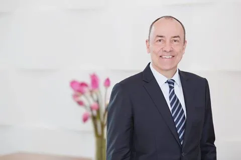 Ông Guy Poujoulat là Tổng Quản Lý mới.