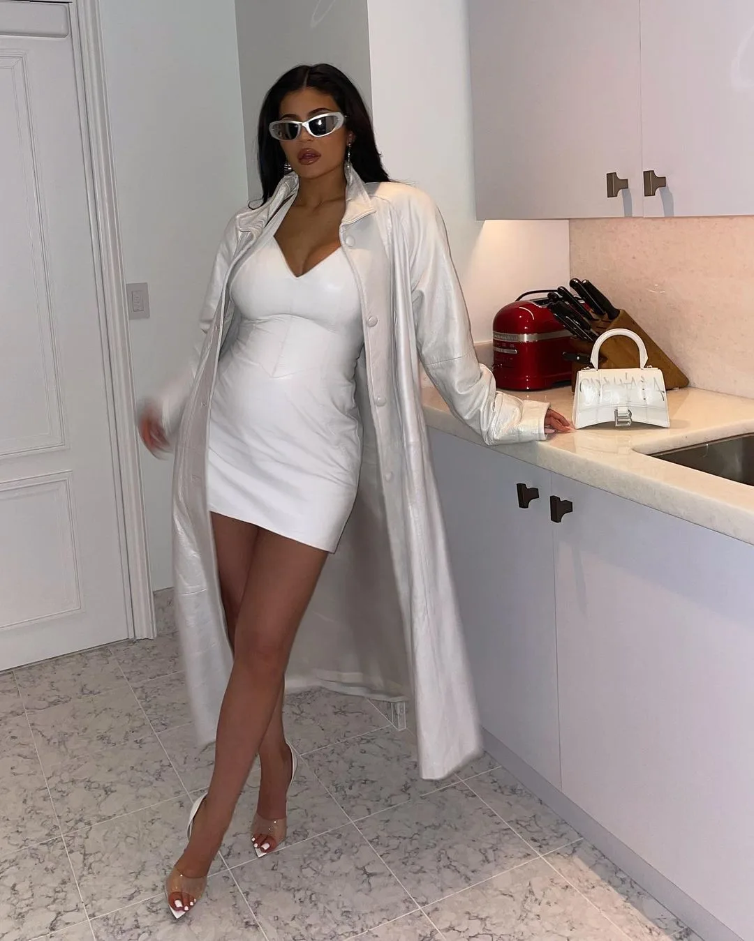 Kylie Jenner túi Balenciaga Hourglass
