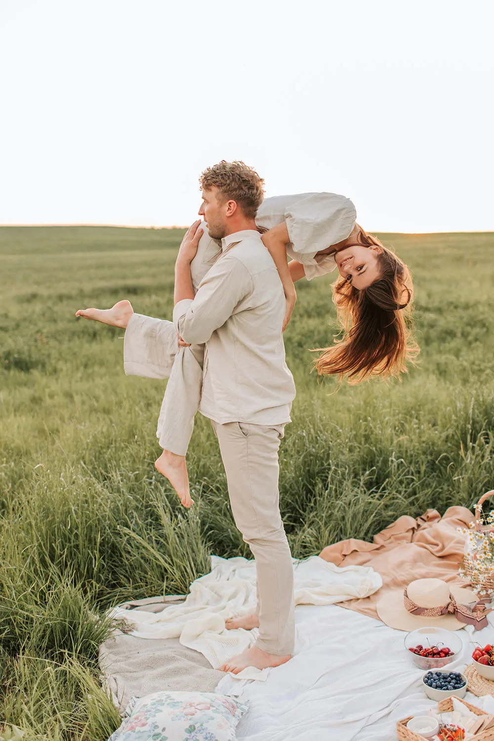 cảm xúc cặp đôi đi picnic Pexels / Vlada Karpovich
