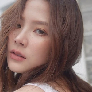Tóc mái dài nên tạo kiểu nào để bạn thăng hạng nhan sắc?