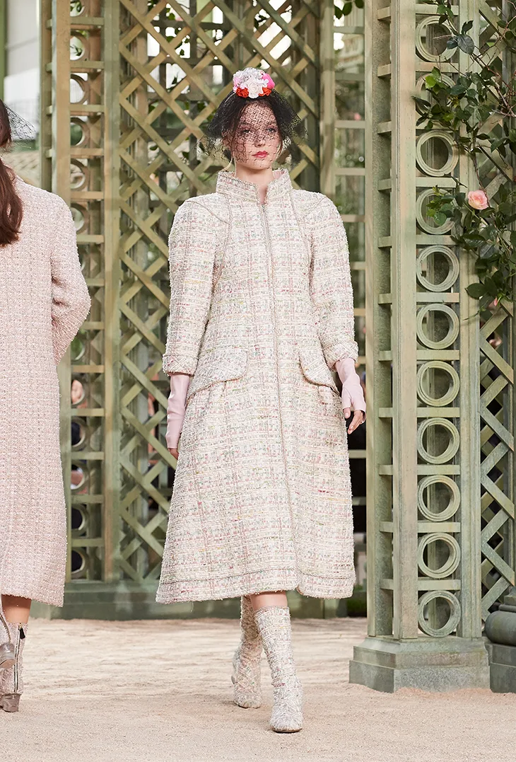 BST thời trang Chanel Xuân 2018 Couture: Mùa xuân của một triều đại mới BST thời trang Chanel Xuân 2018 Couture: Mùa xuân của một triều đại mới