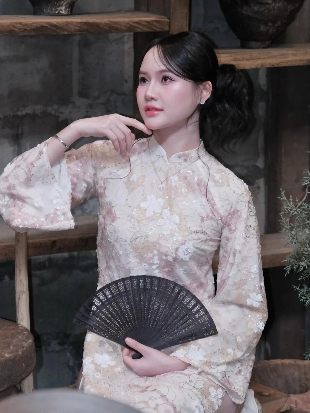 Dây chuyền dáng mảnh là sự lựa chọn hoàn hảo cho những quý cô yêu thích phong cách tối giản và sự chỉn chu tuyệt đối.