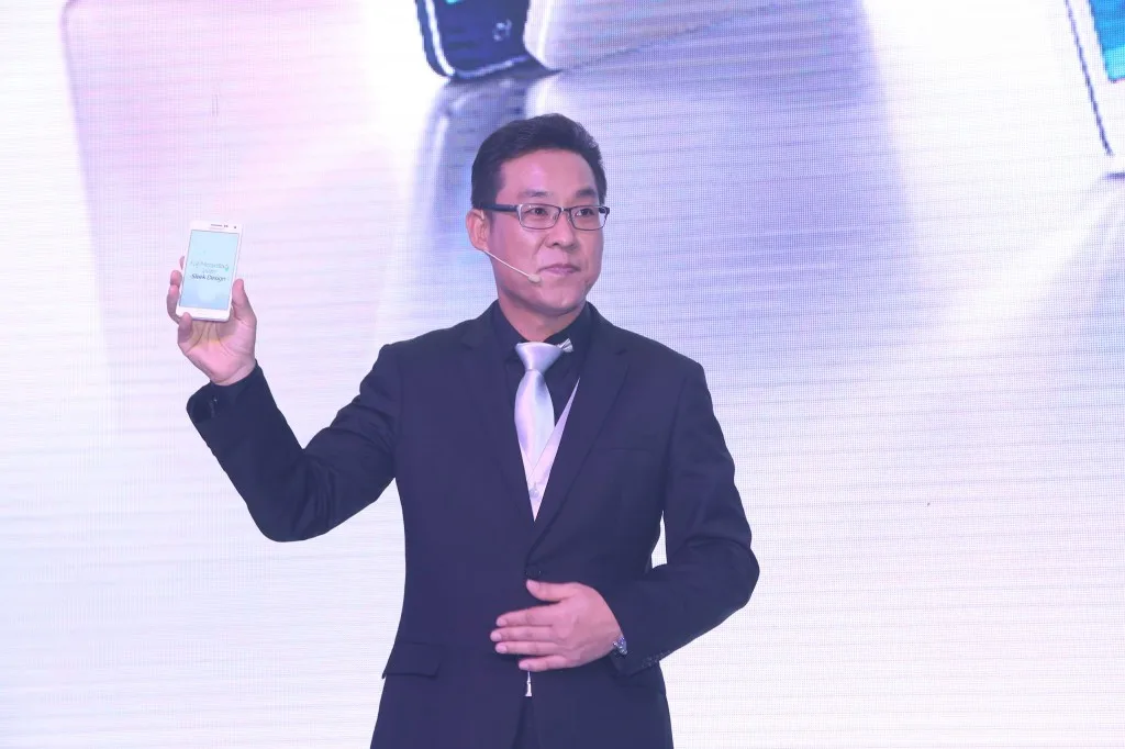 Ông Kim Cheol Gi, tổng giám đốc công ty điện tử Samsung trong sự kiện ra mắt Galaxy A