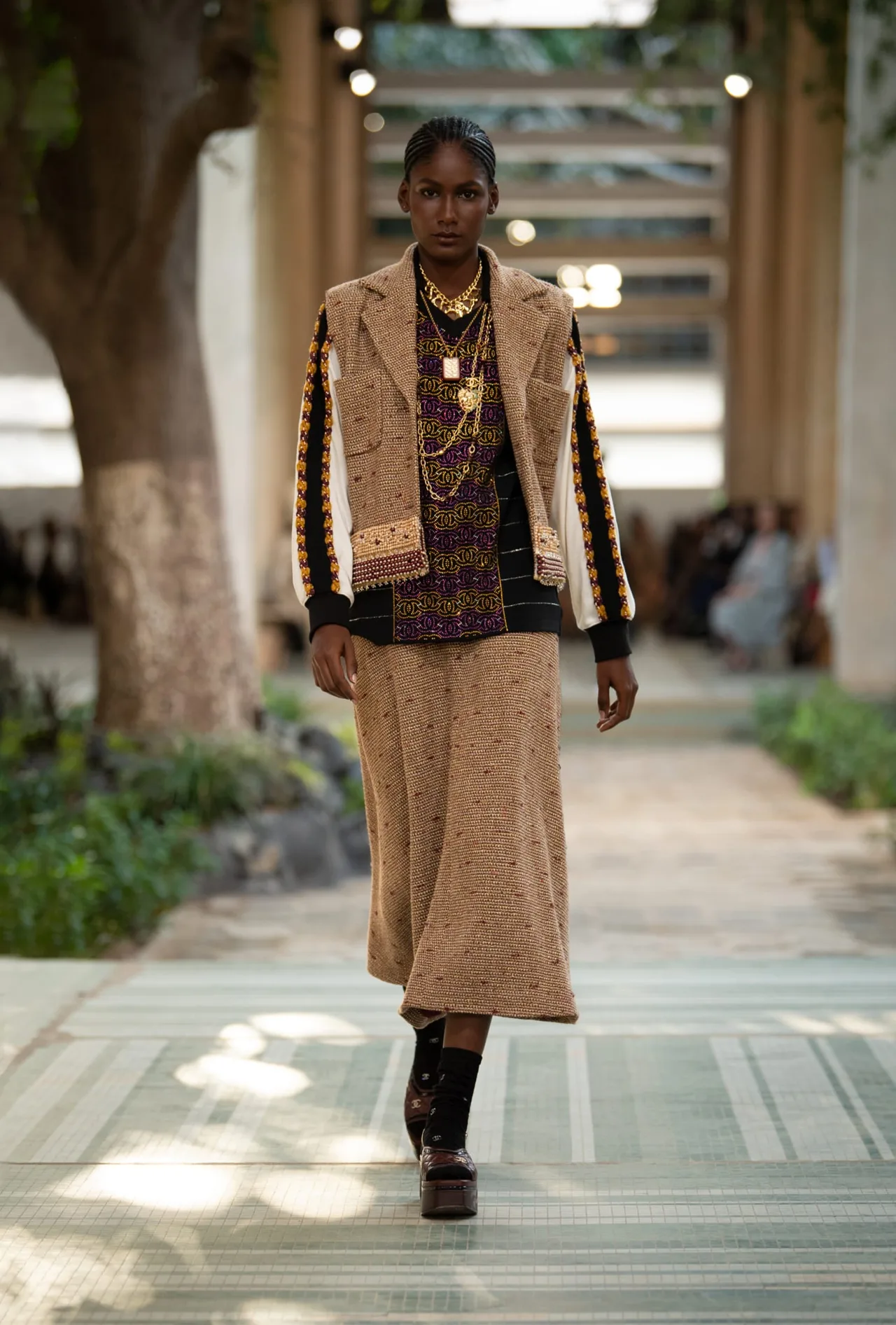 CHANEL Métiers d’art DAKAR 2022/23 look 17