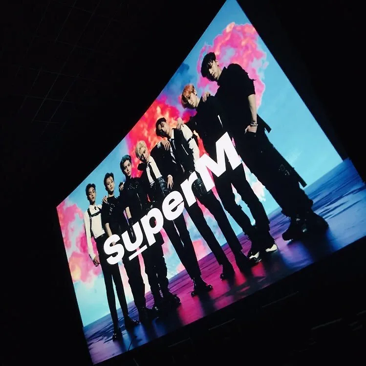 Hình màu SuperM