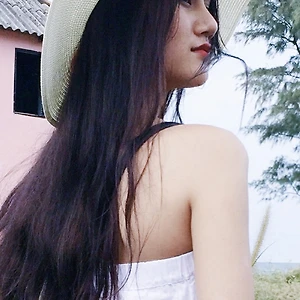 3 Quán quân Vietnam’s Next Top Model khoe dáng trên bãi biển