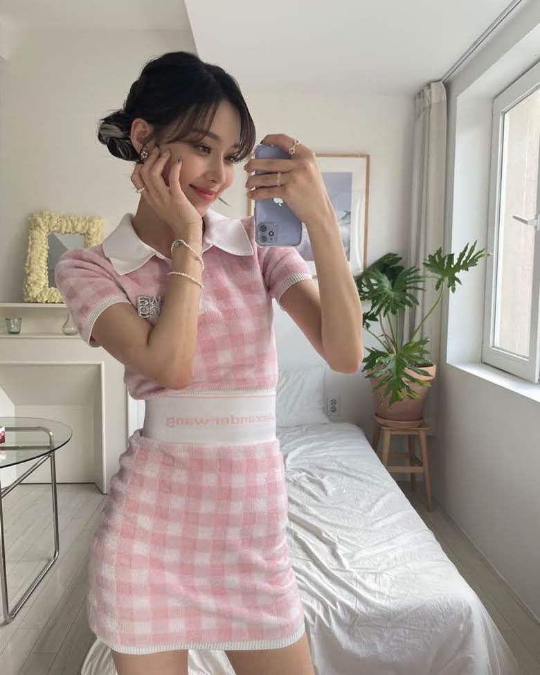 Set váy sọc ca rô hồng pastel winter aespa