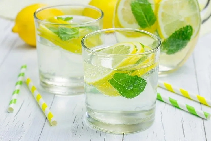 uống nước ấm 03 uống nước ấm 03