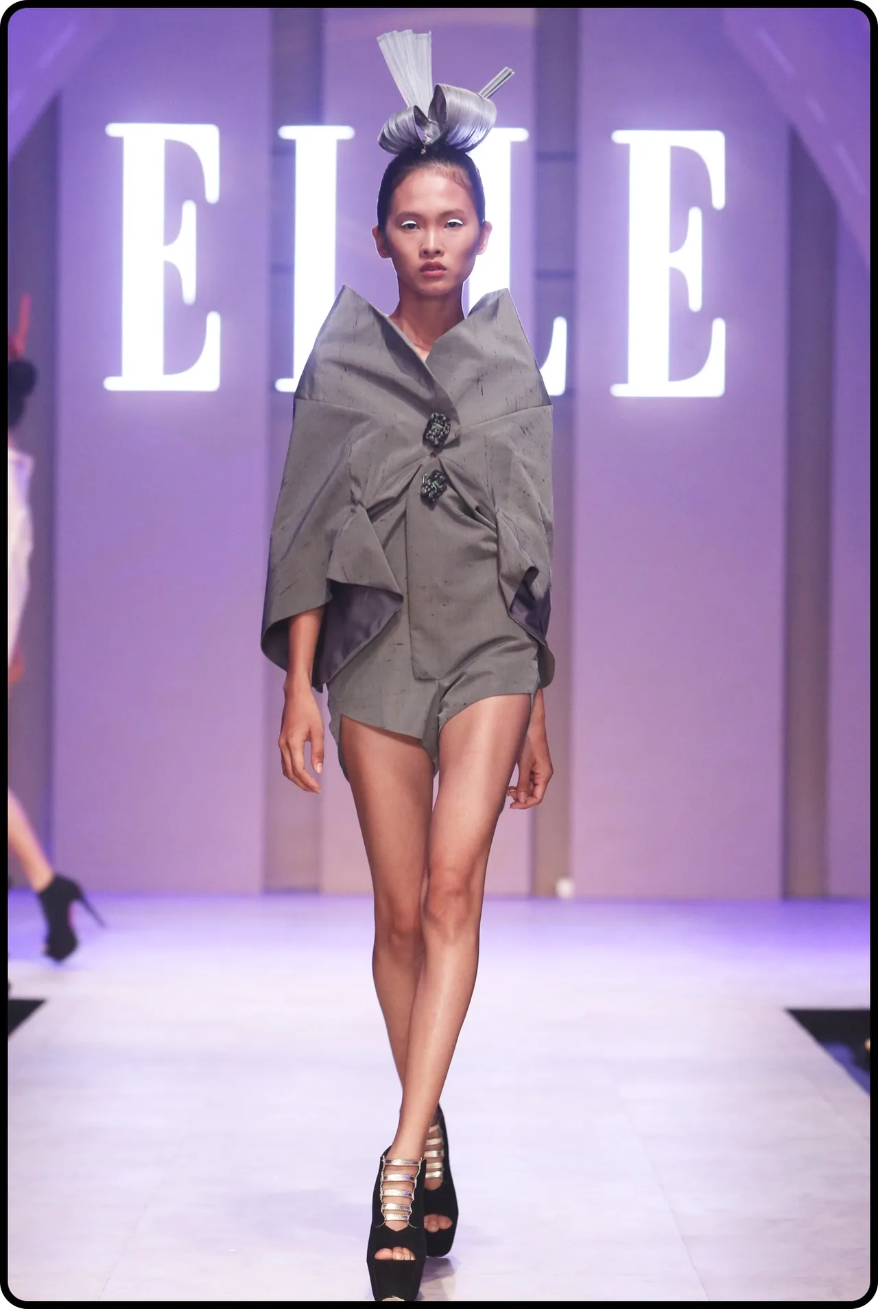 BST của NTK Nuchsuda tại ELLE Fashion Journey 2016