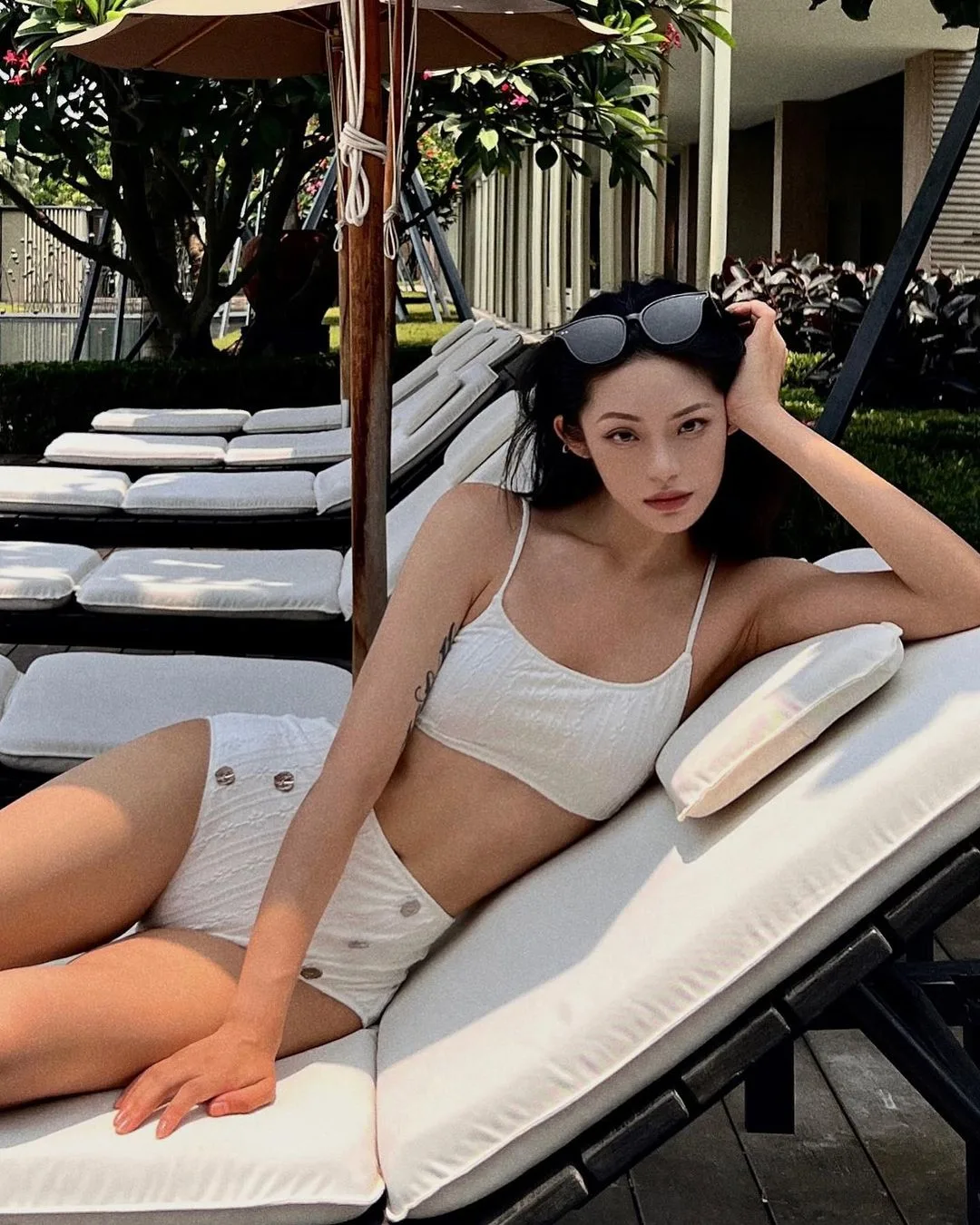 bikini vintage với quần cạp cao