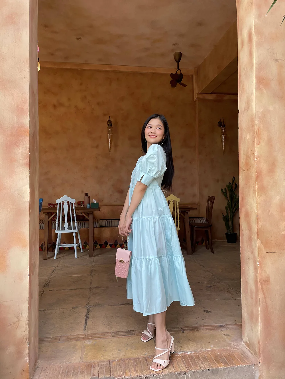 Suni Hạ Linh cùng clutch Juno