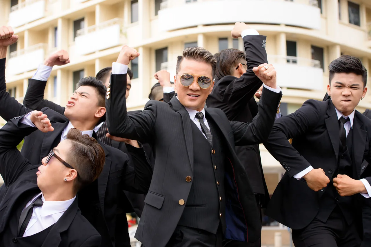 MV "vì anh là soái ca" của Đàm Vĩnh Hưng - elle vietnam