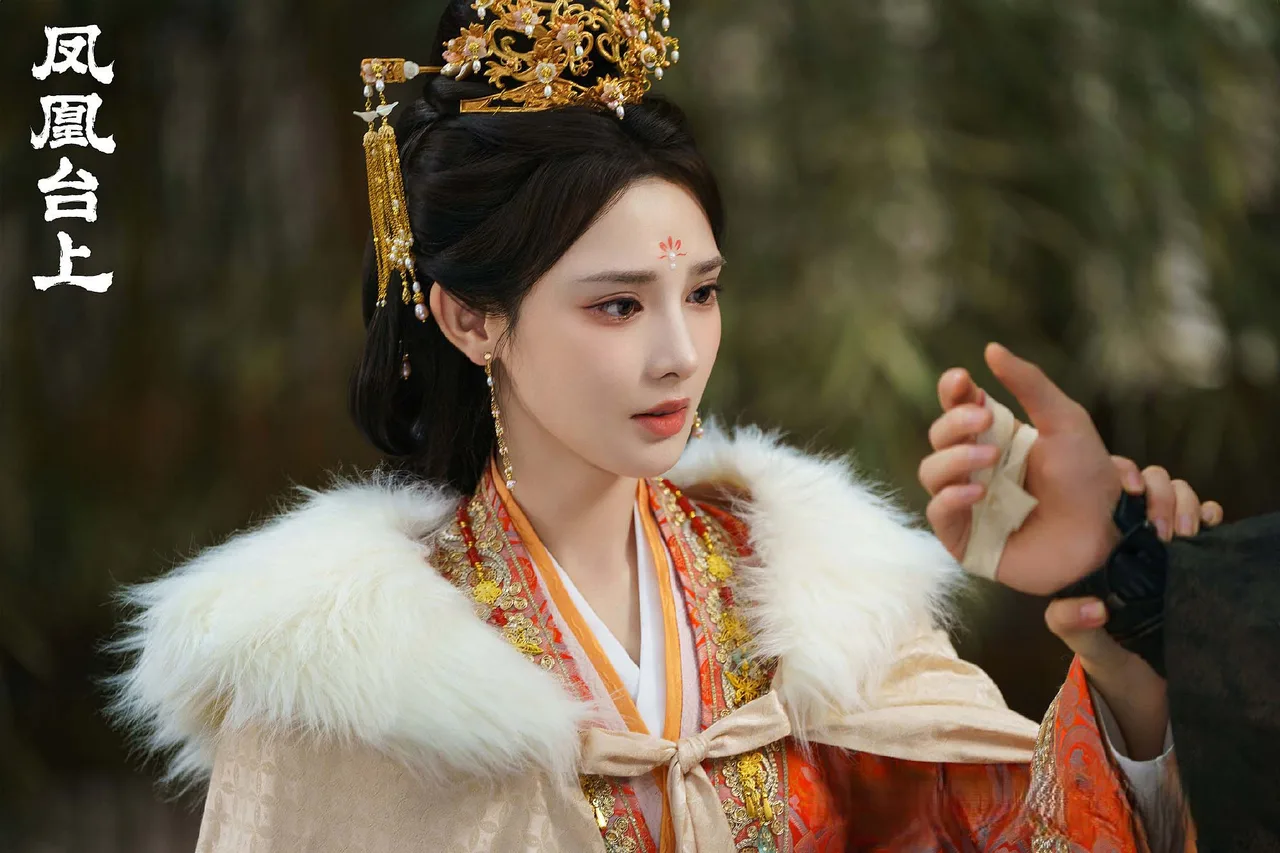 bành tiểu nhiễm vai lăng thương thương trong phượng hoàng đài thượng