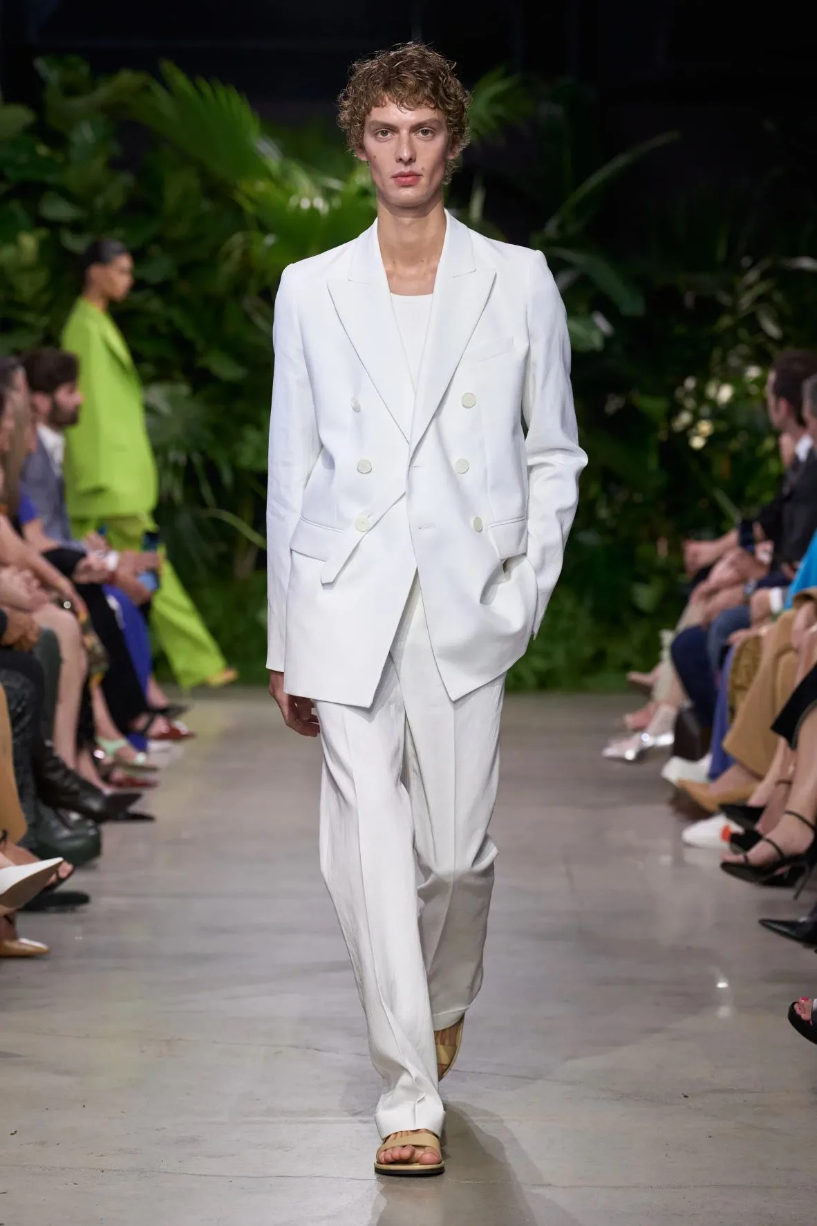 MK xuân hè 2023 look 43