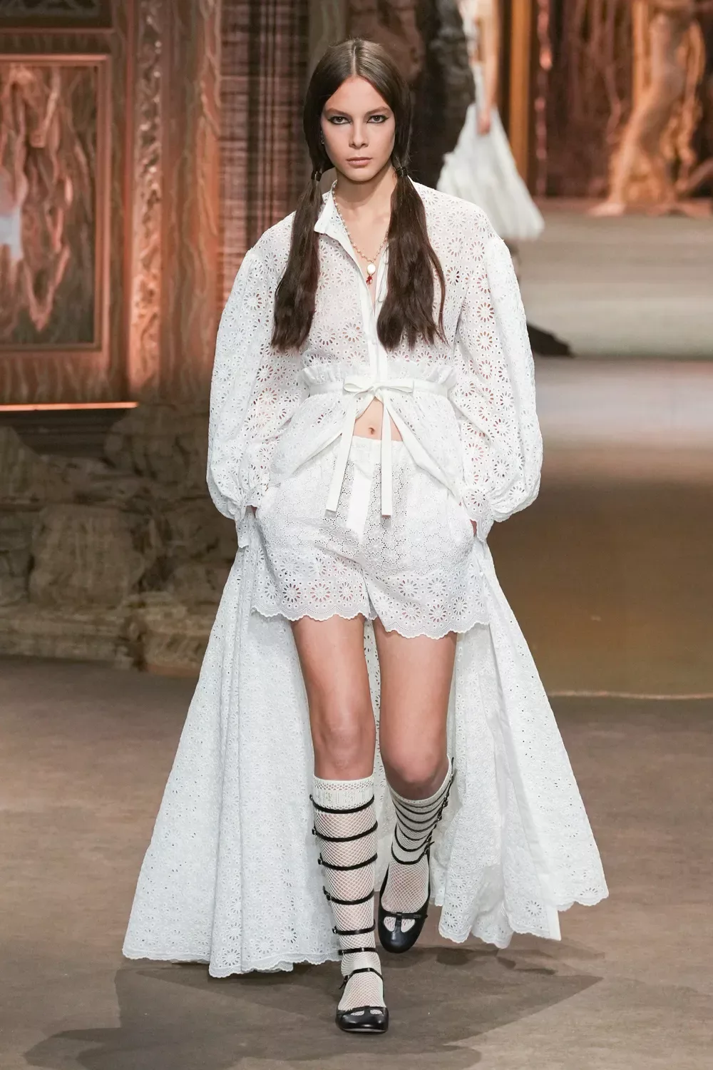 CD xuân hè 2023 look 16