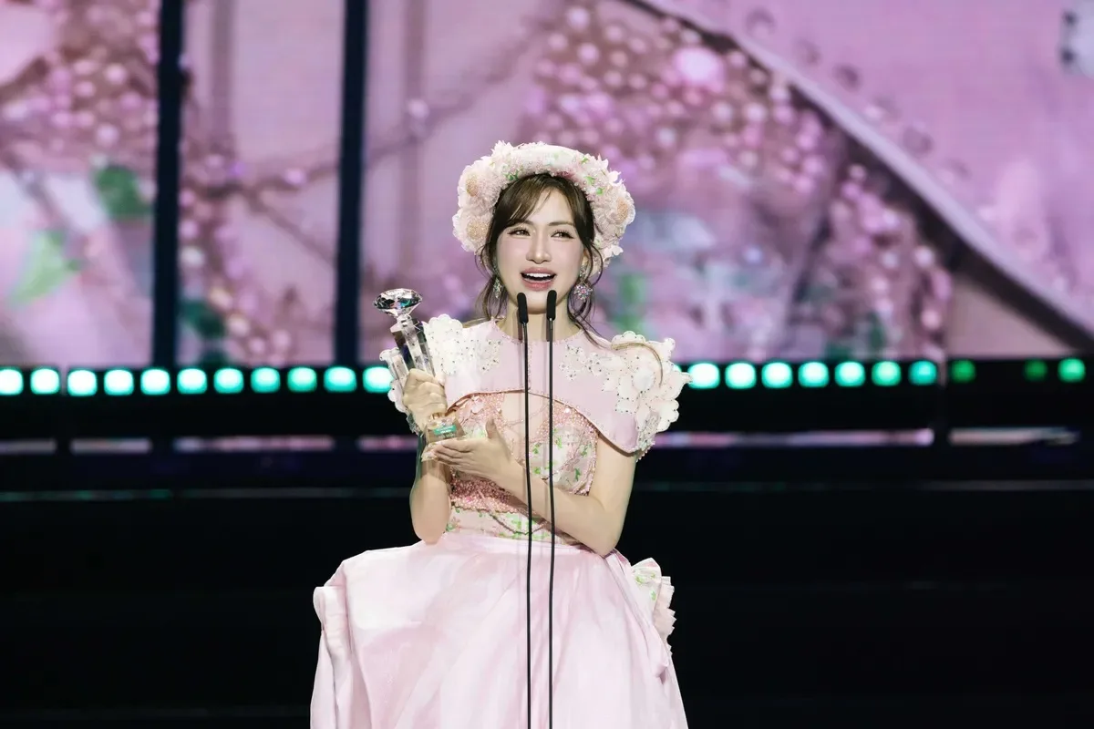 Hòa Minzy càn quét Làn Sóng Xanh 2025 với 7 giải thưởng