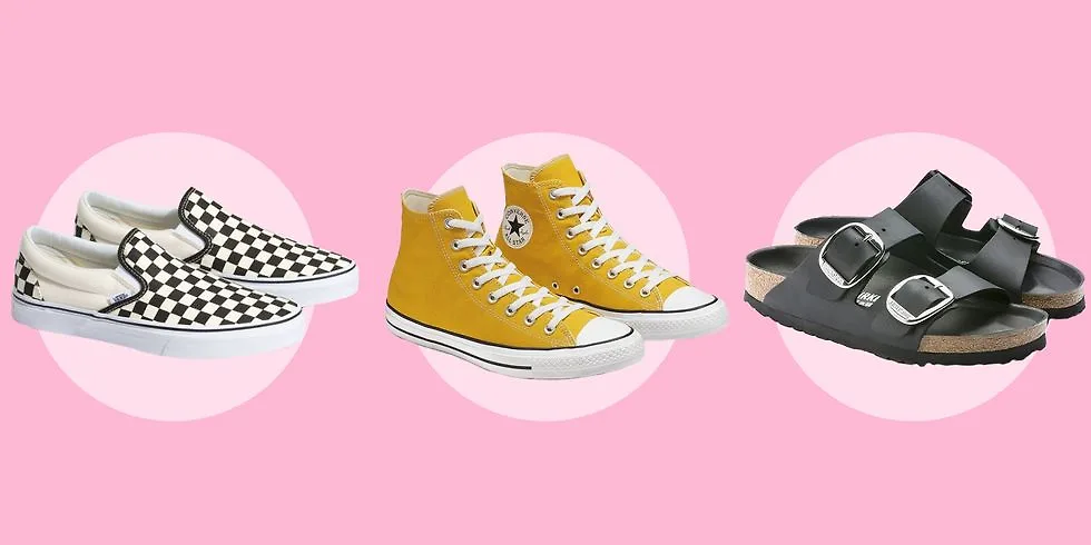 Giày vans kẻ ô bàn cờ, Converse và sandal Birkenstock là những kiểu giày phổ biến trong phong cách VSCO girl.