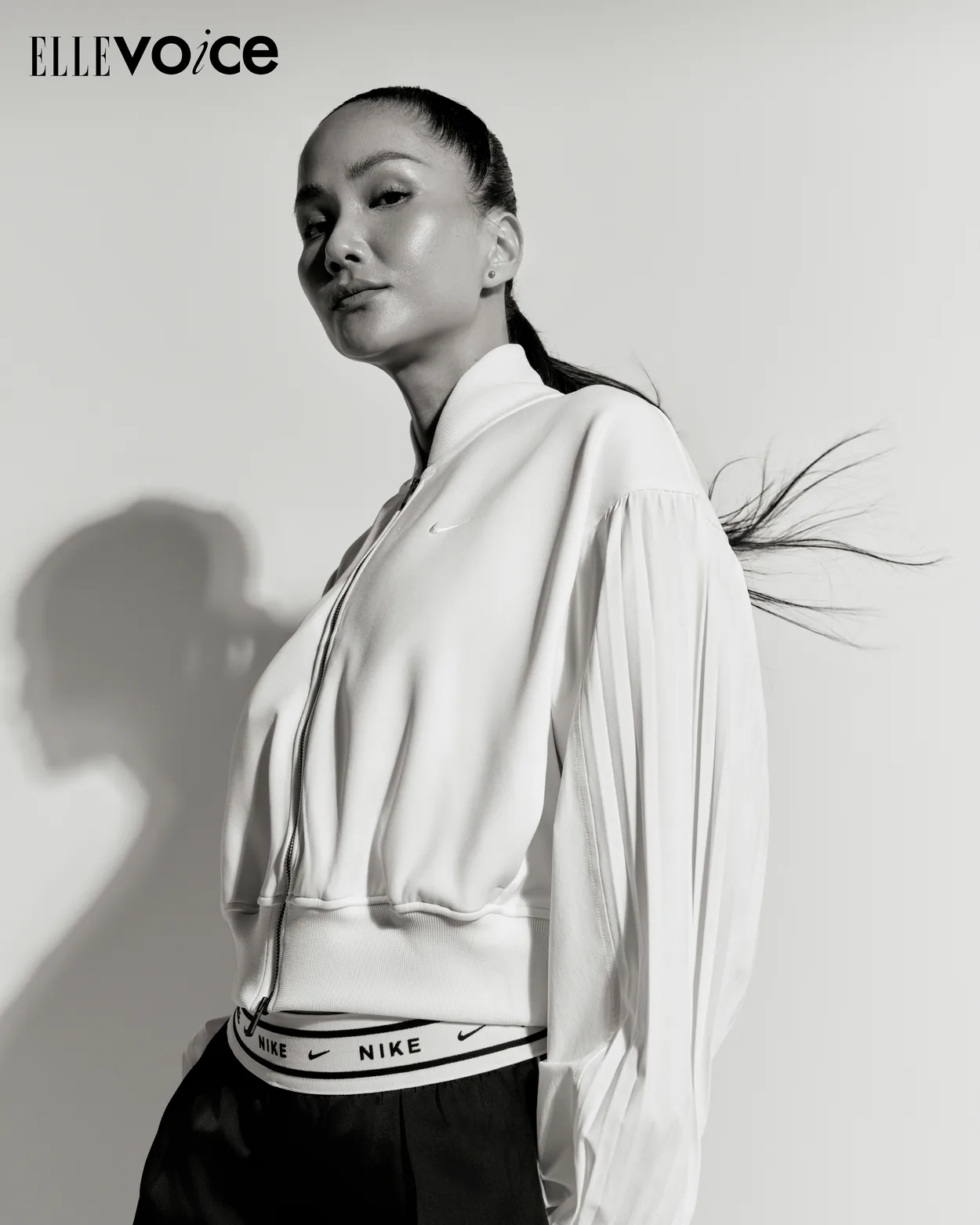 H'Hen Niê mặc áo Nike