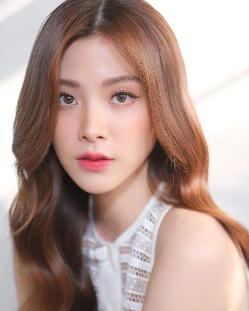 Phong cách mi thiên thần phù hợp với nàng theo phong cách nhẹ nhàng. Phong cách mi thiên thần phù hợp với nàng theo phong cách nhẹ nhàng.