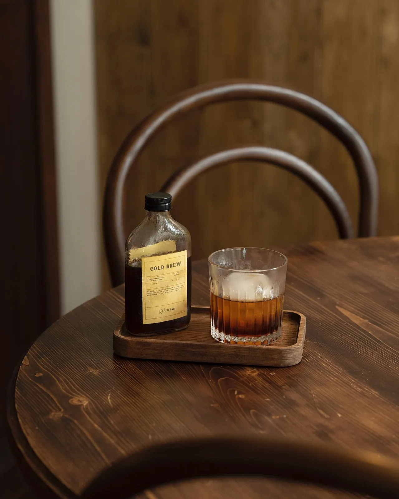 À La Main Café nằm ở bên trong căn biệt thự Pháp cổ điển