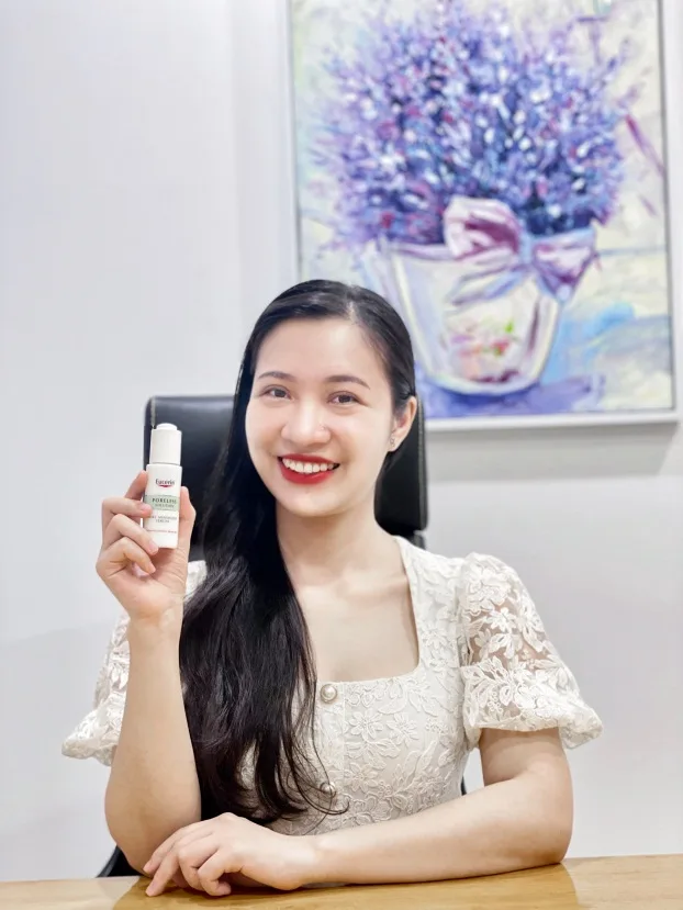 ThS.BS Ngọc Anh đánh giá cao thành phần của Eucerin Poreless Solution Pore Minimizer Serum. ThS.BS Ngọc Anh đánh giá cao thành phần của Eucerin Poreless Solution Pore Minimizer Serum.