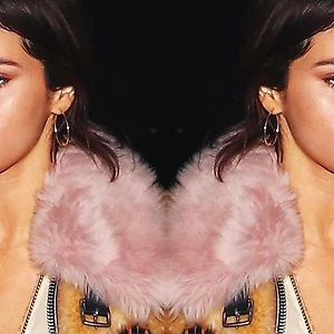 Ca sĩ Selena Gomez và những lần gợi cảm trong thiết kế váy xẻ sâu hút mắt