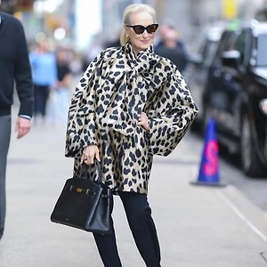 Tủ đồ tuổi 76 của Meryl Streep: Hào quang trở lại của một “yêu nữ” tối thượng