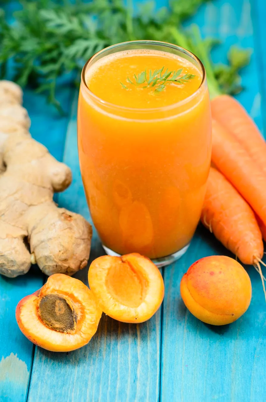 Nước ép cà rốt nghệ. Nước ép cà rốt nghệ.