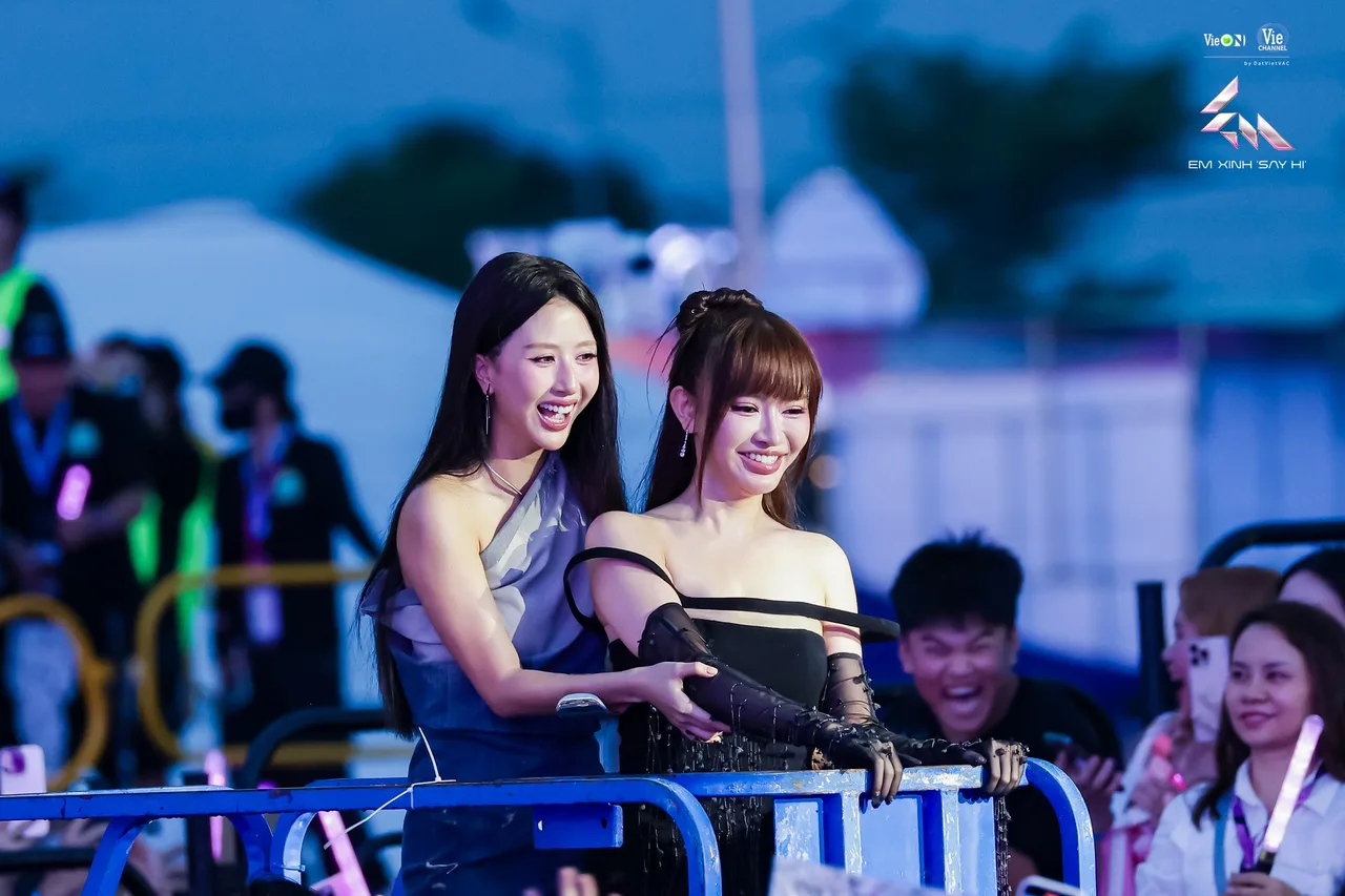 Quỳnh Anh Shyn và Bích Phương "Em Xinh Say Hi"