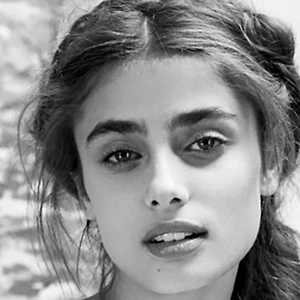 Bí quyết làm đẹp của “thiên thần” trẻ tuổi Taylor Hill