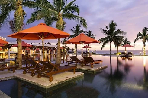 Trải nghiệm bơi lội thỏa thích giữa thiên nhiên và biển cả. 