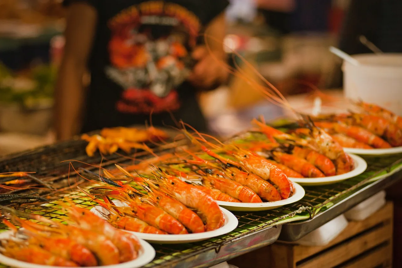 Thành phần kẽm trong các loại động vật có vỏ cũng có khả năng phục hồi hư tổn trên mái tóc. chế độ ăn uống - các dĩa tôm nướng