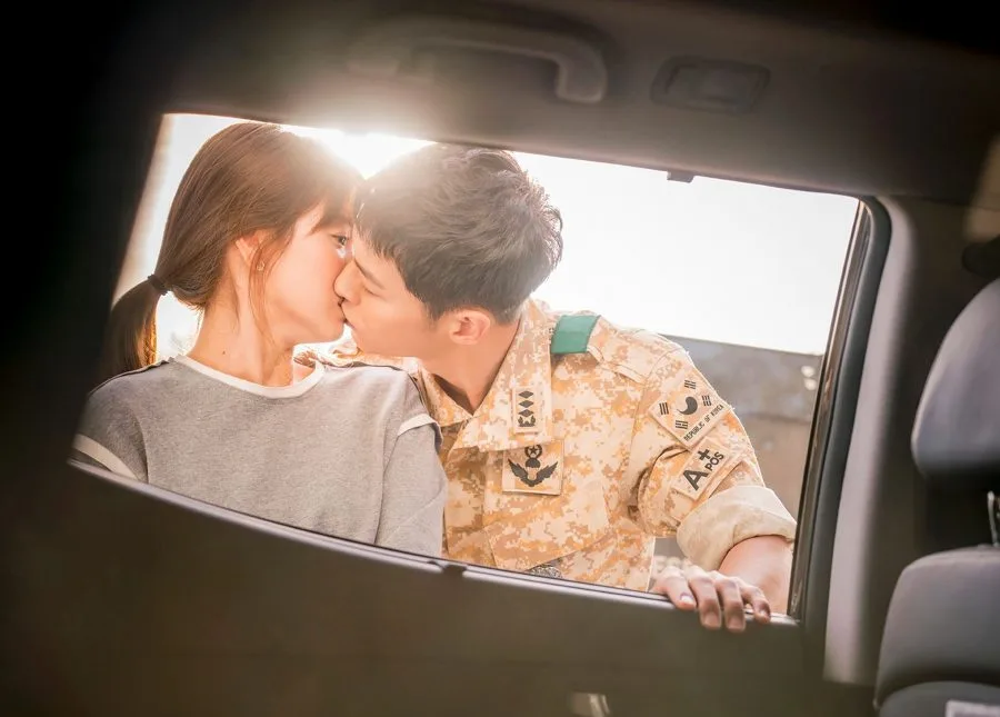 Song-Joong-Ki-va-Song-Hye-Kyo-elle-vietnam-5