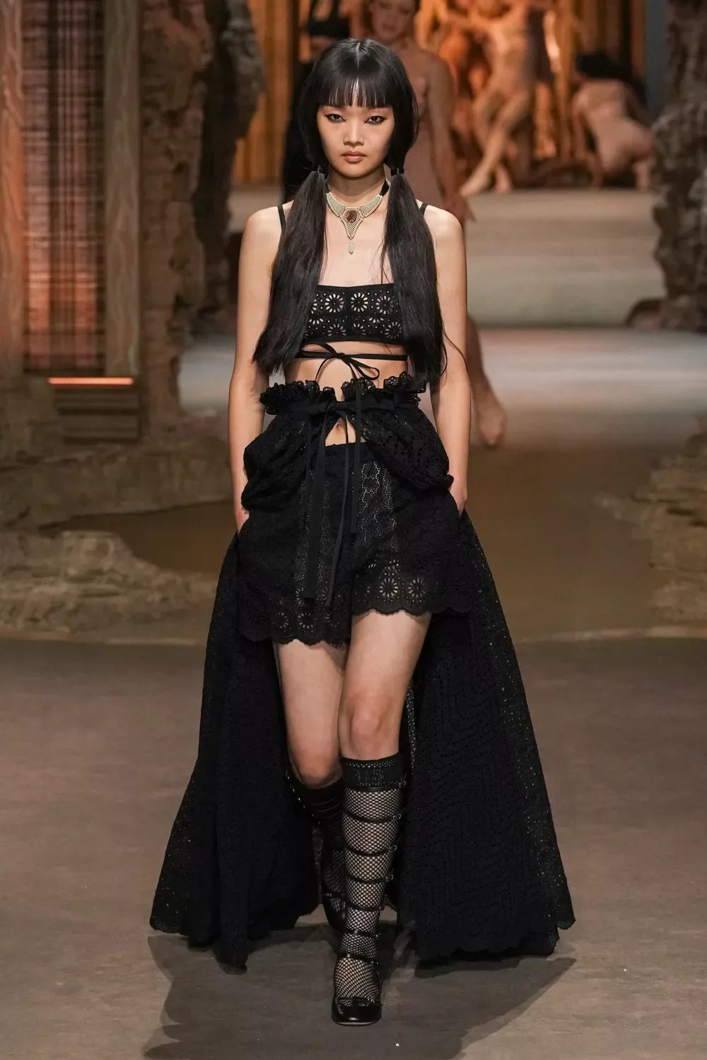 CD xuân hè 2023 look 9