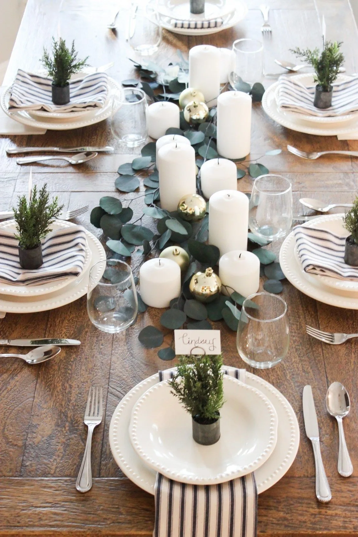 trang trí nến trên bàn tiệc giáng sinh pinterest
