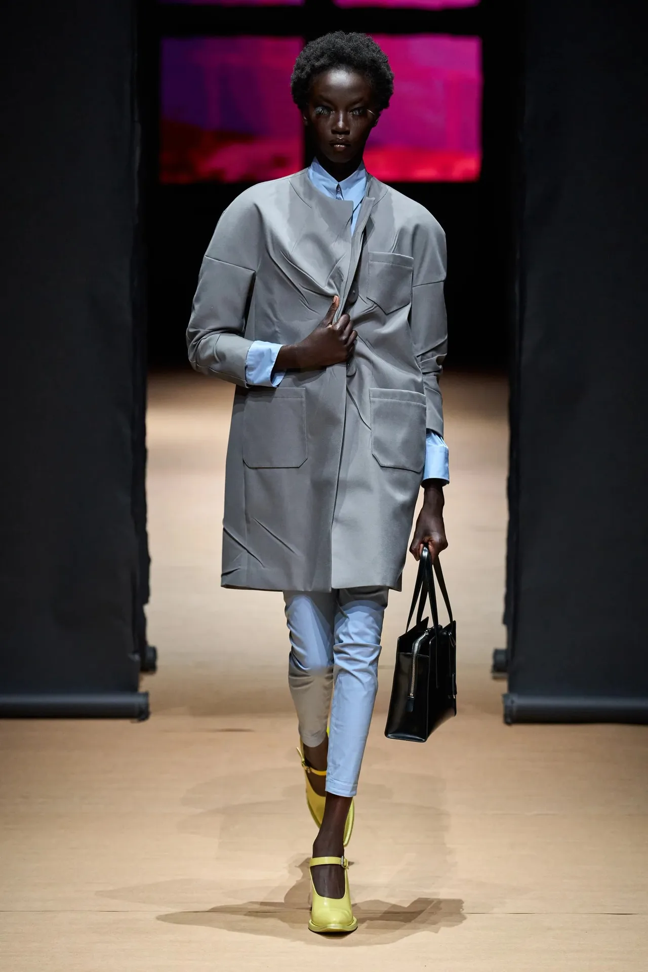 Prada Xuân Hè 2023 look 17