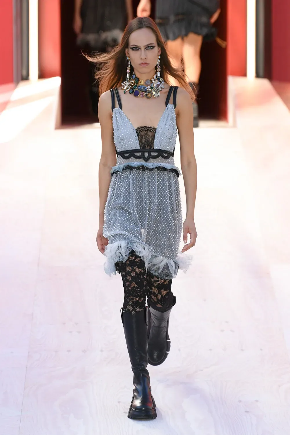 LV rtw xuân hè 2023 look 18