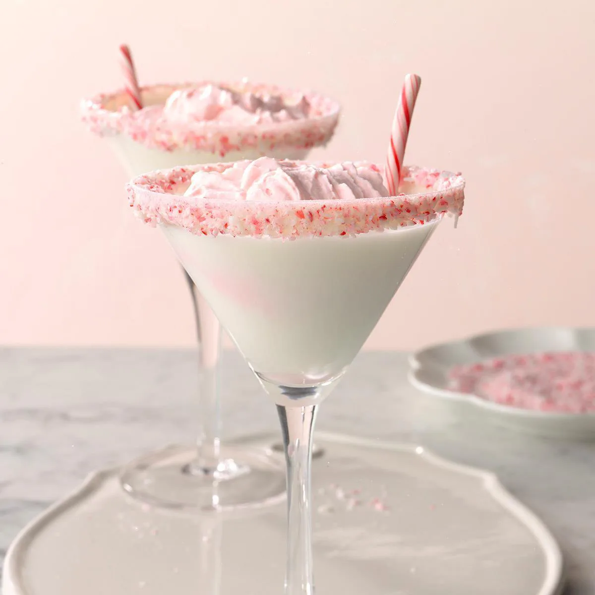 cách làm Cocktail Chocolate Candy Cane Martinis