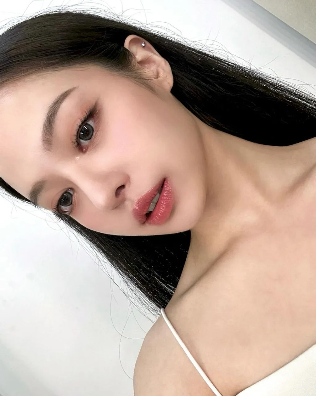 Mascara màu nâu cho gương mặt trẻ trung. Mascara màu nâu cho gương mặt trẻ trung.