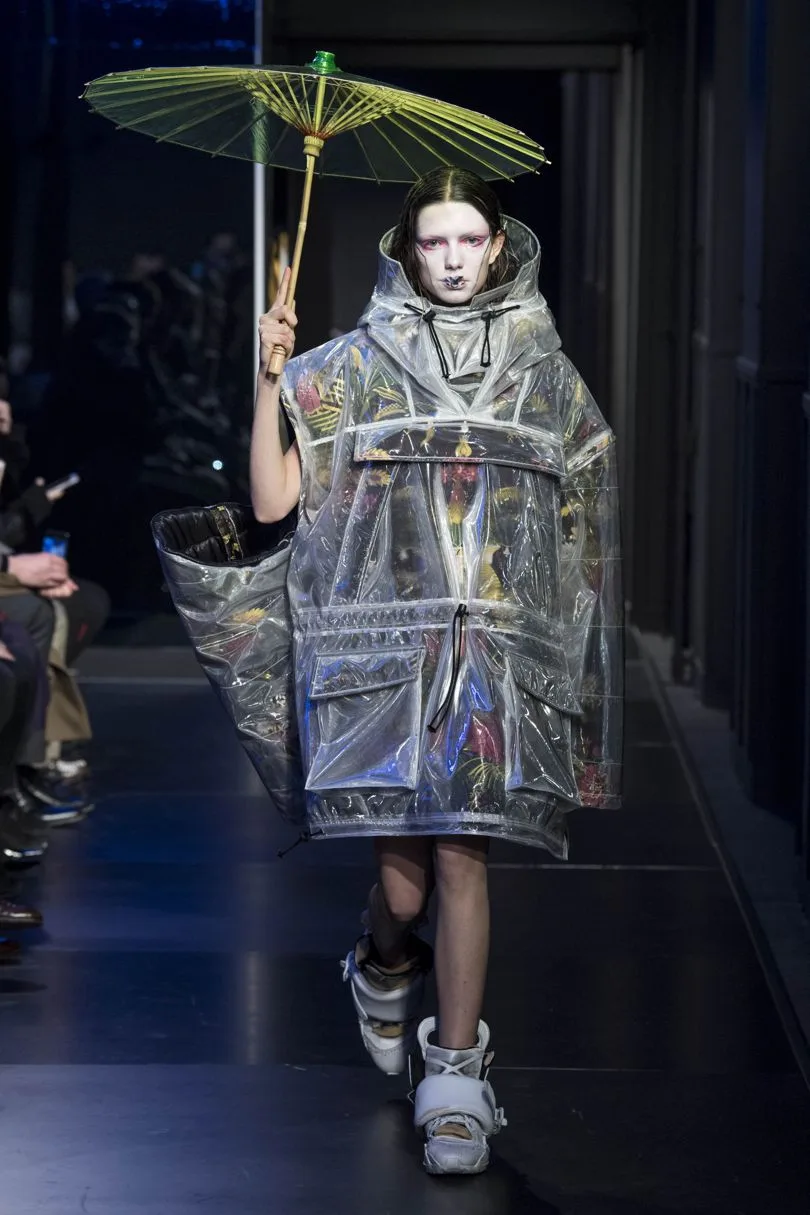 BST thời trang Maison Margiela Xuân 2018 Couture: Cảm hứng vị lai thống trị sàn diễn BST thời trang Maison Margiela Xuân 2018 Couture: Cảm hứng vị lai thống trị sàn diễn