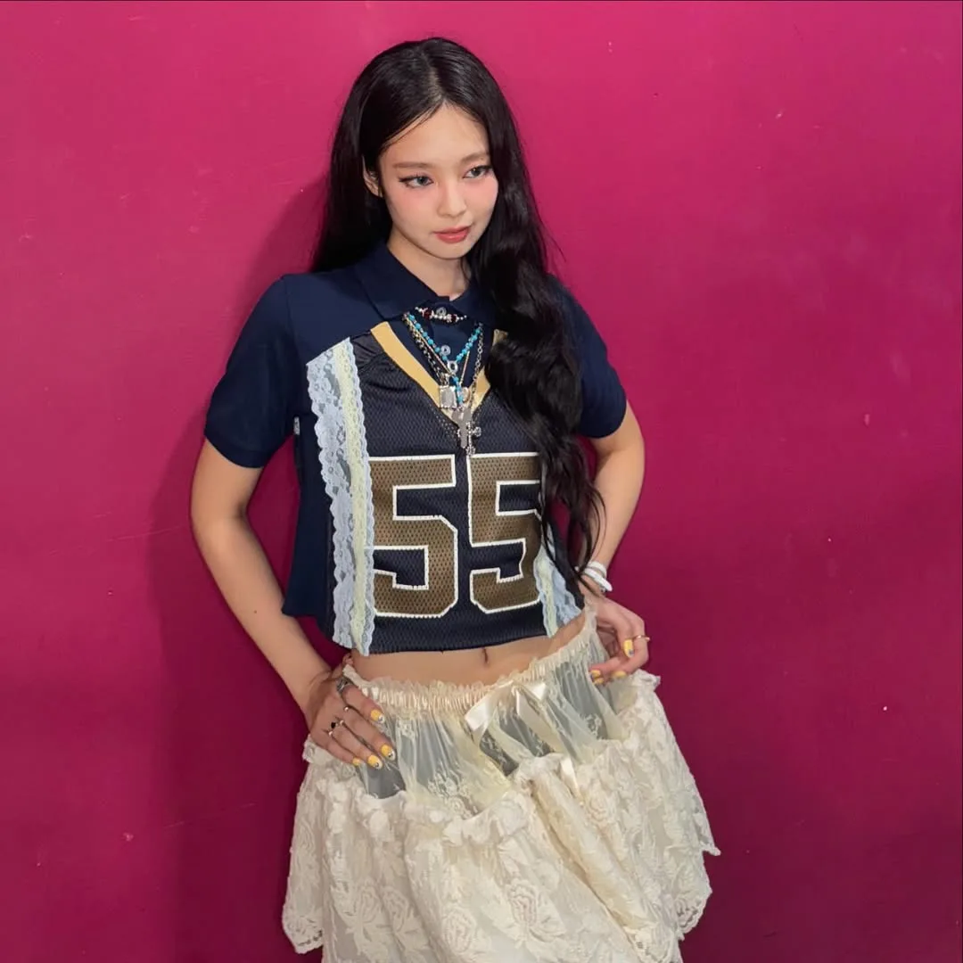 Jennie BlackPink mặc áo jersey