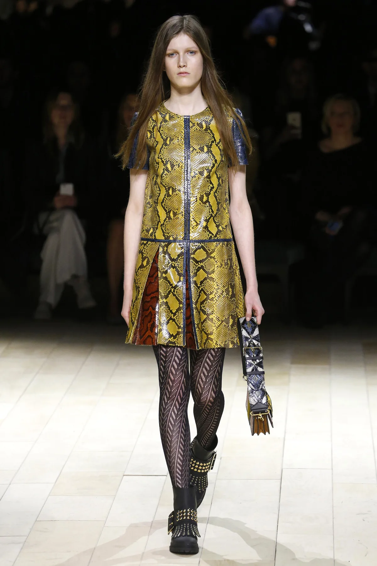 Một số mẫu ấn tượng trong BST Thu-Đông của Burberry London Fashion Week 2016