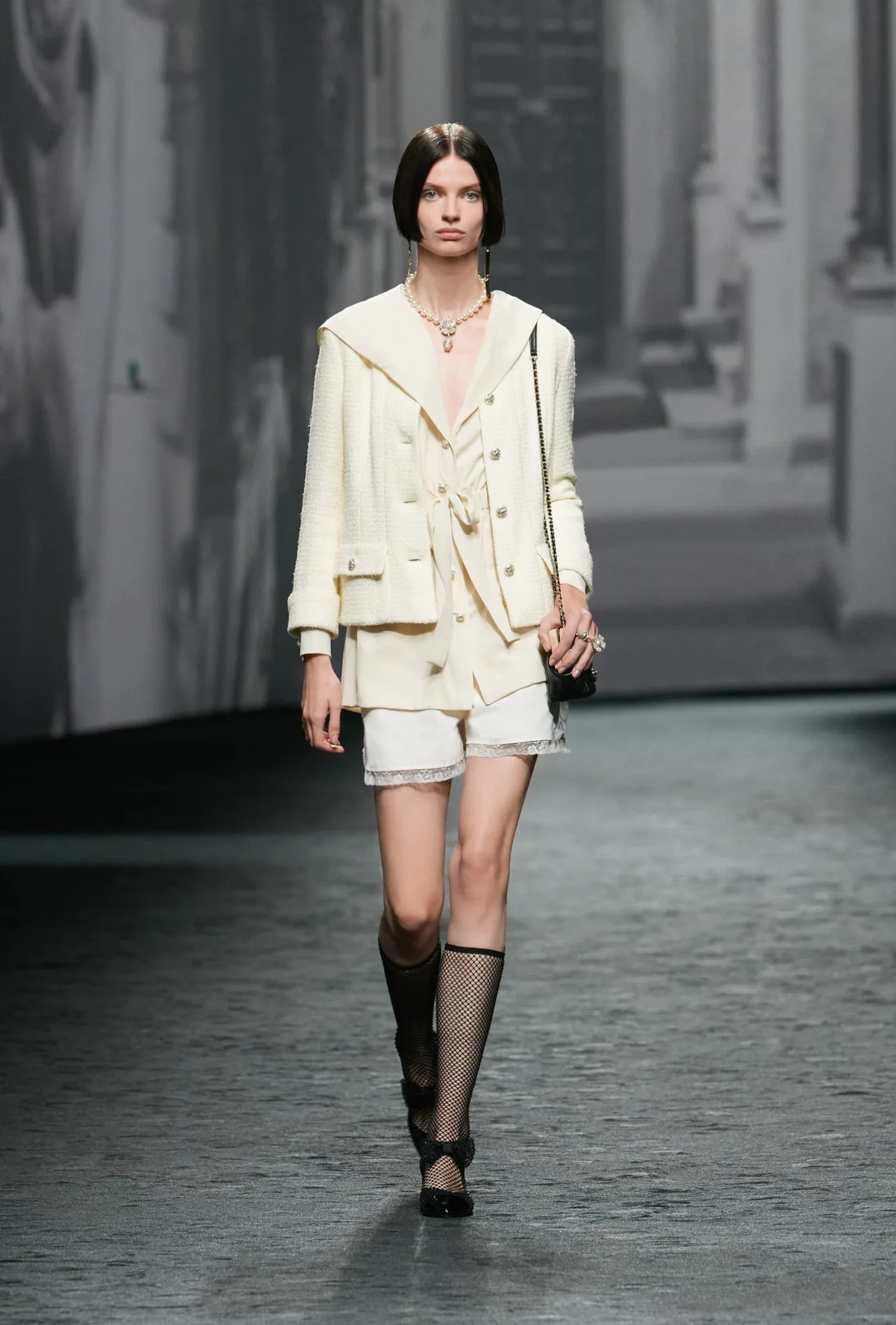 CHANEL Xuân Hè 2023 Ready to Wear look 16