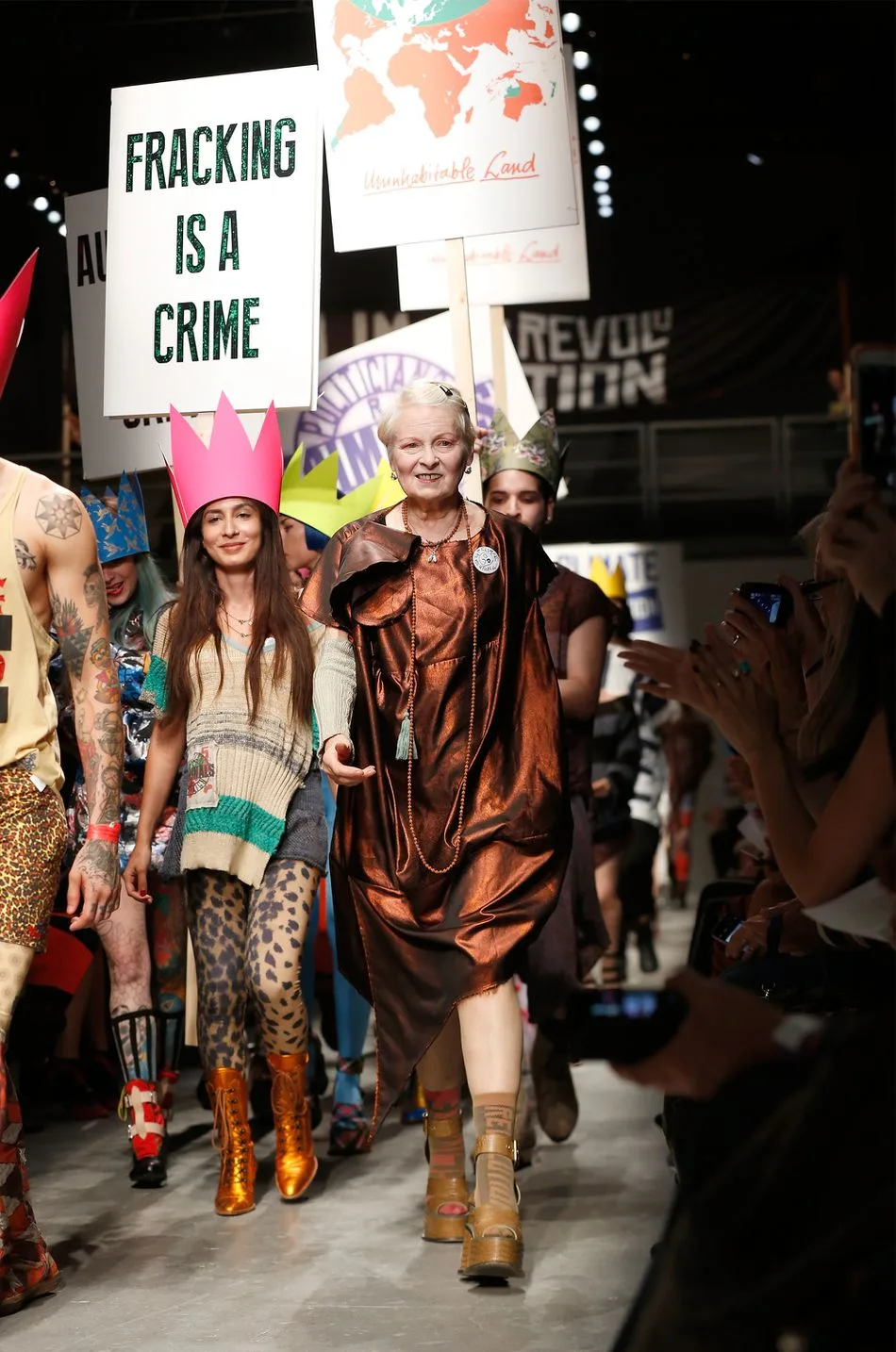 Vivienne Westwood với bộ sưu tập thể hiện phong cách sàn diễn Anh