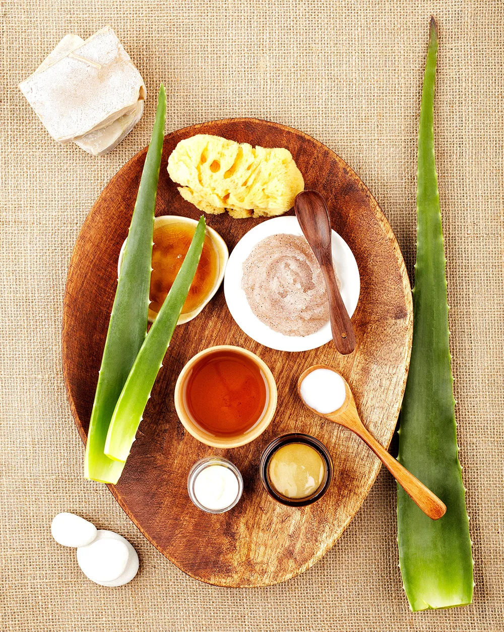 Bơ hạt mỡ và gel lô hội được xem là công thức đánh bay đốm nâu trên da hiệu quả. Ảnh: Gettyimages. mặt nạ chống lão hóa bơ hạt mỡ