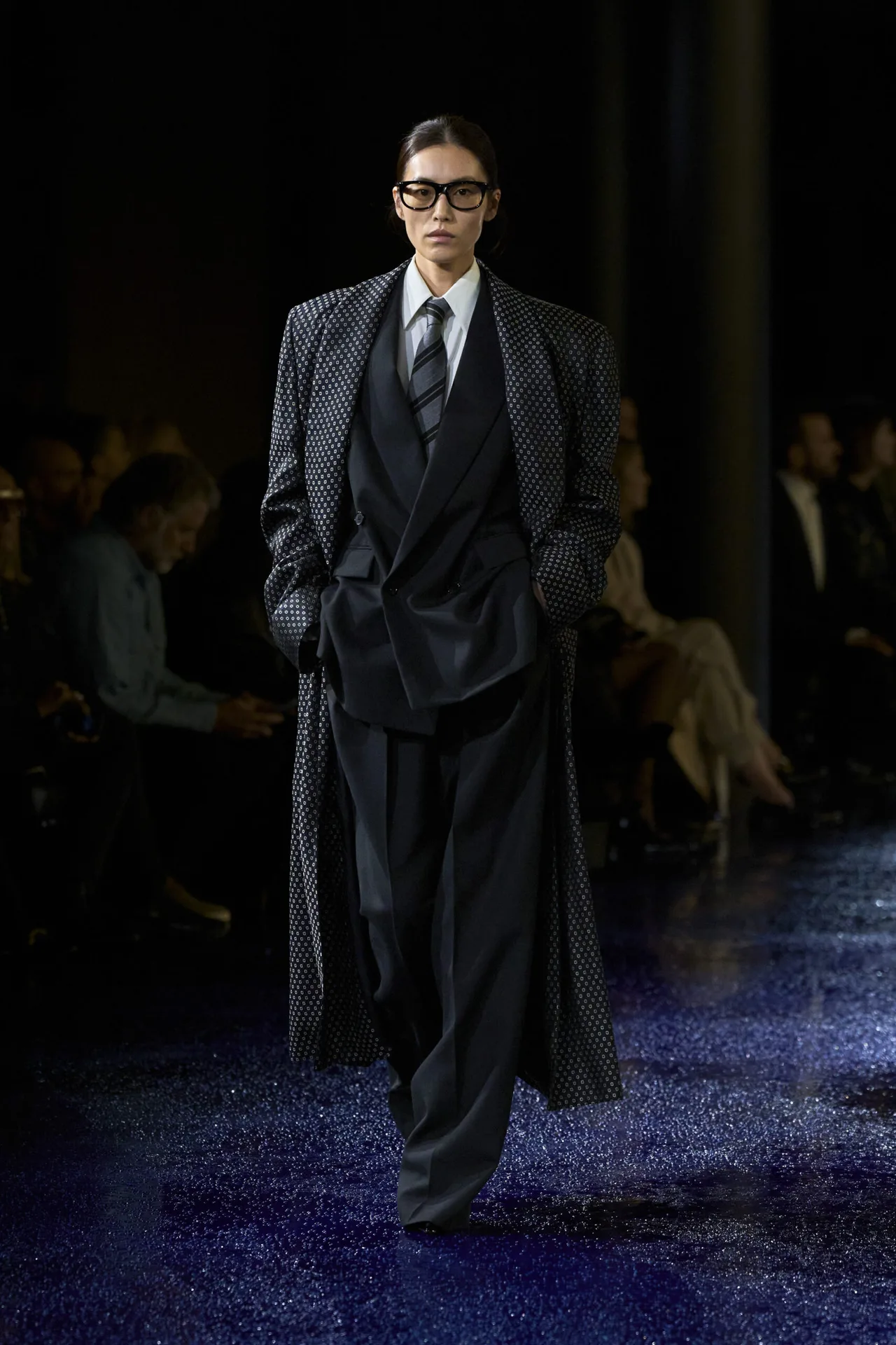 thiết kế trench coat Saint Laurent