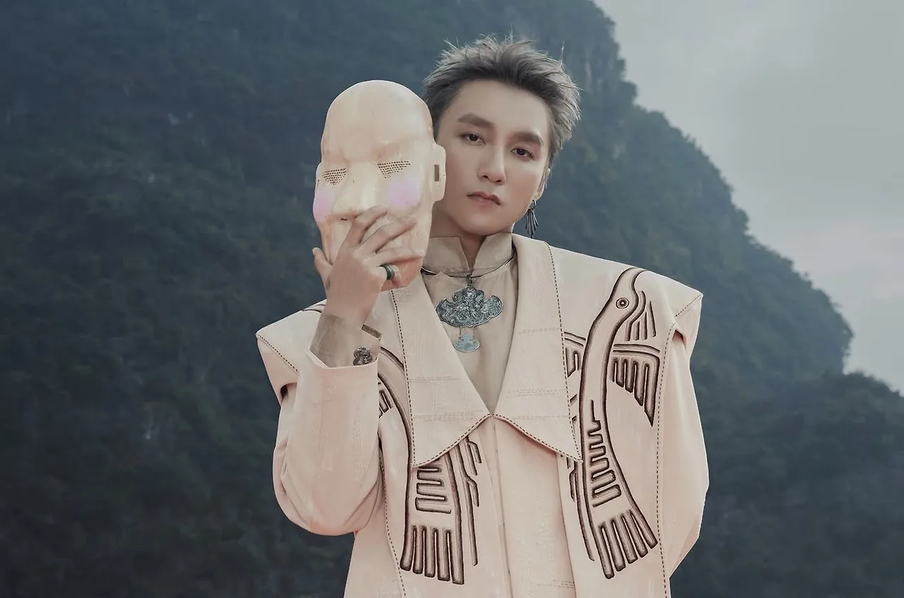Sơn Tùng M-TP cùng mặt nạ Xuân Phả trong MV Come My Way