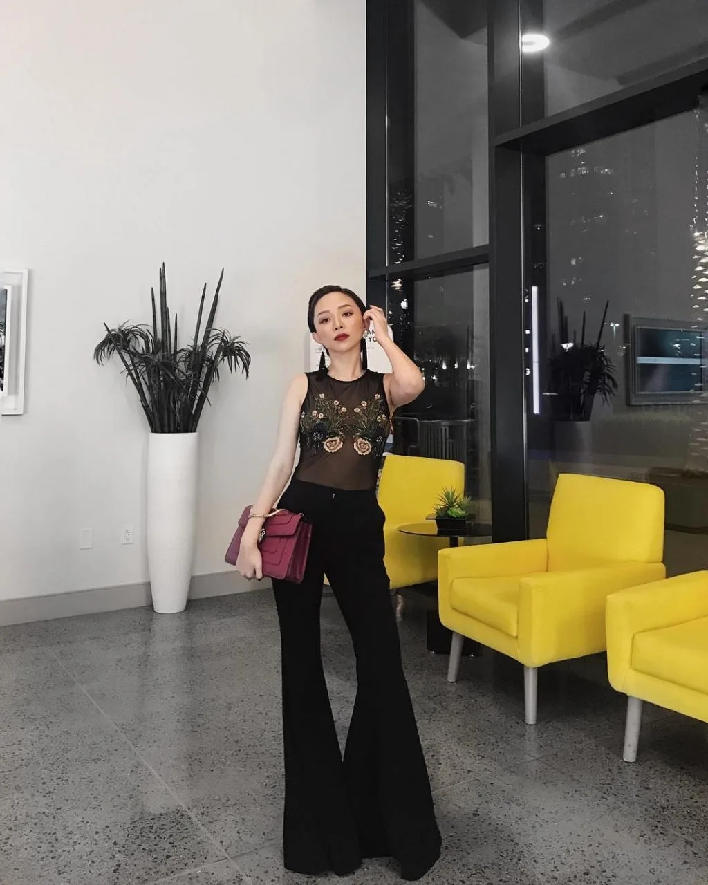 Cặp đôi đen-trắng chính là màu sắc thời trang "độc chiếm" phong cách sao Việt! 1 Cặp đôi đen-trắng chính là màu sắc thời trang "độc chiếm" phong cách sao Việt! 1